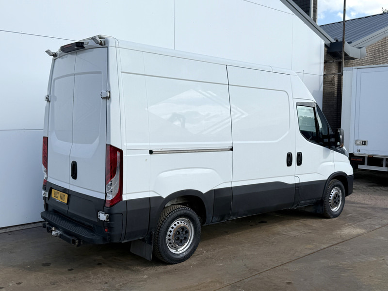 Iveco Daily 35S16 2.3 Automaat L2H2 Airco Cruise Control Standkachel Camera Trekhaak 3.5t - Kastenwagen: das Bild 3 Iveco Daily 35S16 2.3 Automaat L2H2 Airco Cruise Control Standkachel Camera Trekhaak 3.5t - Kastenwagen: das Bild 3