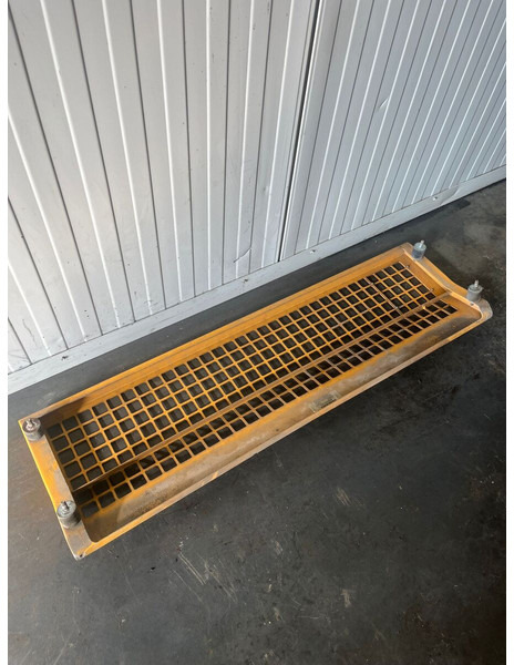 Liebherr A904 Li/A904C Li/R904/R904C - Stoßstange: das Bild 2 Liebherr A904 Li/A904C Li/R904/R904C - Stoßstange: das Bild 2