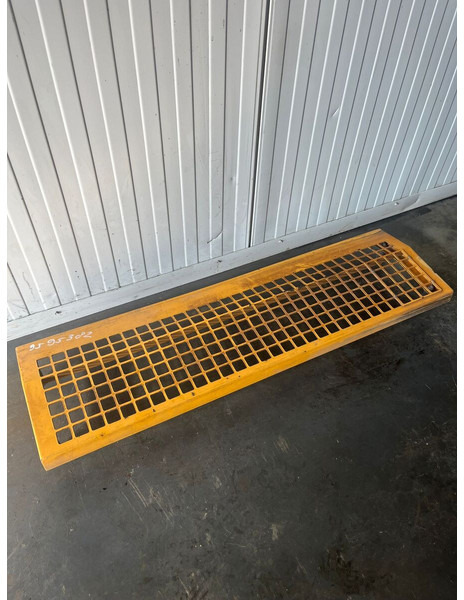 Liebherr A904 Li/A904C Li/R904/R904C - Stoßstange: das Bild 1 Liebherr A904 Li/A904C Li/R904/R904C - Stoßstange: das Bild 1