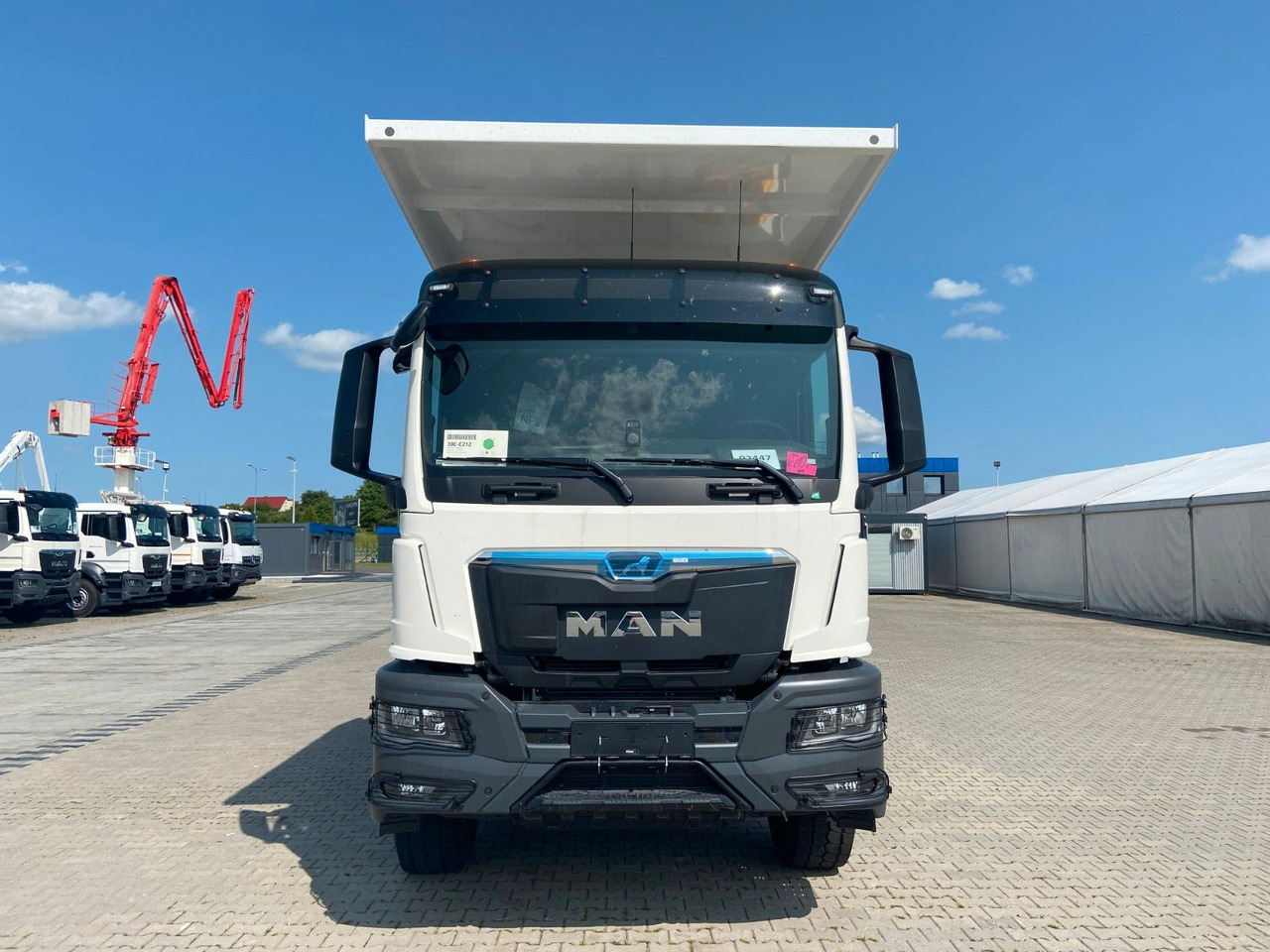 MAN TGS 44.400 8x4 EURO2 FML MINE KIPPER 23M3 MAN TGS 44.400 8x4 EURO2 FML MINE KIPPER 23M3 - Kipper: das Bild 3 MAN TGS 44.400 8x4 EURO2 FML MINE KIPPER 23M3 MAN TGS 44.400 8x4 EURO2 FML MINE KIPPER 23M3 - Kipper: das Bild 3