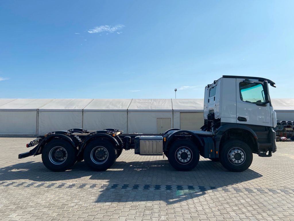 Mercedes-Benz AROCS 4248 8x4 - Fahrgestell LKW: das Bild 4 Mercedes-Benz AROCS 4248 8x4 - Fahrgestell LKW: das Bild 4