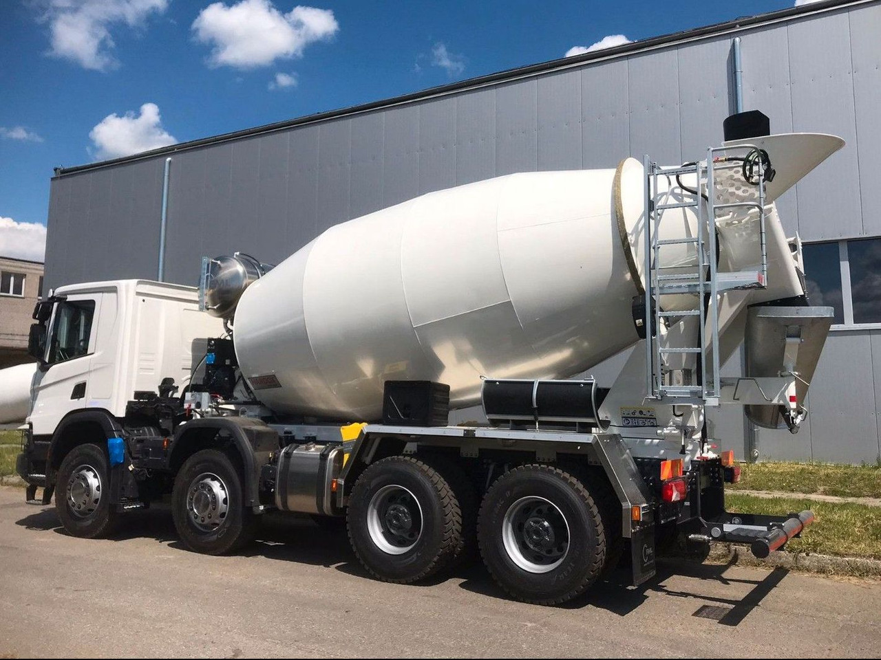 Scania P420 8X4 FML 10 M3 Scania P420 8X4 FML 10 M3 - Fahrmischer: das Bild 3 Scania P420 8X4 FML 10 M3 Scania P420 8X4 FML 10 M3 - Fahrmischer: das Bild 3