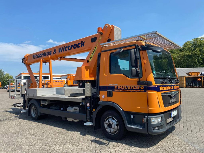 LKW mit Arbeitsbühne Palfinger P 300: das Bild 9