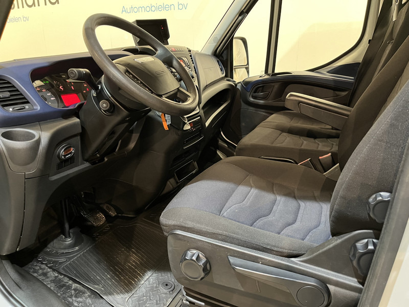 Pritsche Transporter Iveco 65C18 3.0 Automaat Open Laadbak / Mobiele Werkplaats / Bott Inrichting / Euro 6 / Airco / Cruise Control / Trekhaak / Camera / 3-Zits / 55.400 KM !! C-Rijbewijs !!: das Bild 7