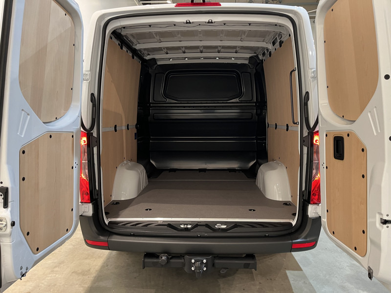 Mercedes-Benz Sprinter 315 CDI L2H1 RWD DC Dubbel Cabine / Euro 6 / Trekhaak 3500 KG / Airco / Camera / 6 Persoons / 500 KM !! / BPM VRIJ !! - Kastenwagen, Transporter mit Doppelkabine: das Bild 5 Mercedes-Benz Sprinter 315 CDI L2H1 RWD DC Dubbel Cabine / Euro 6 / Trekhaak 3500 KG / Airco / Camera / 6 Persoons / 500 KM !! / BPM VRIJ !! - Kastenwagen, Transporter mit Doppelkabine: das Bild 5