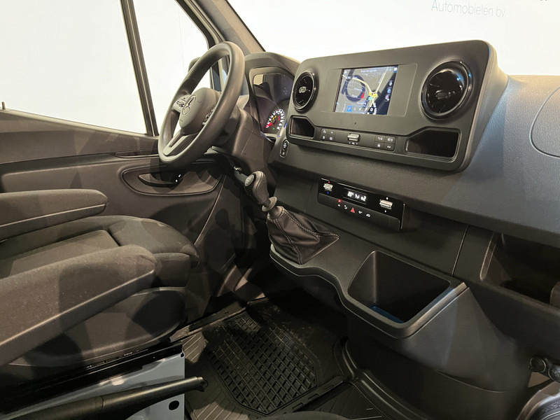 Mercedes-Benz Sprinter 315 CDI L4H2 RWD / Euro 6 / MBUX / Airco / Cruise Control / Camera / CarPlay / Navigatie / 6.143 KM !! / BPM VRIJ !! - Kastenwagen: das Bild 3 Mercedes-Benz Sprinter 315 CDI L4H2 RWD / Euro 6 / MBUX / Airco / Cruise Control / Camera / CarPlay / Navigatie / 6.143 KM !! / BPM VRIJ !! - Kastenwagen: das Bild 3