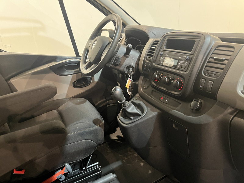Renault Trafic 1.6 dCi L2H2 125 PK Servicebus / Inrichting / Euro 6 / 2X Schuifdeur / Airco / Cruise Control / PDC / Trekhaak / Imperiaal / 96.200 KM !! - Kleintransporter: das Bild 3 Renault Trafic 1.6 dCi L2H2 125 PK Servicebus / Inrichting / Euro 6 / 2X Schuifdeur / Airco / Cruise Control / PDC / Trekhaak / Imperiaal / 96.200 KM !! - Kleintransporter: das Bild 3