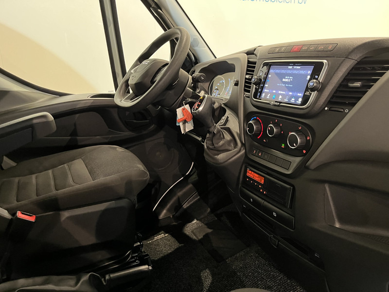 Iveco Daily 35S18 3.0 BE Clixtar Automaat Bakwagen met Laadklep / Laadvermogen 3.060 KG / Euro 6 / Luchtvering / Airco / Camera / CarPlay / Cruise Control / - Sattelzugmaschine: das Bild 4 Iveco Daily 35S18 3.0 BE Clixtar Automaat Bakwagen met Laadklep / Laadvermogen 3.060 KG / Euro 6 / Luchtvering / Airco / Camera / CarPlay / Cruise Control / - Sattelzugmaschine: das Bild 4