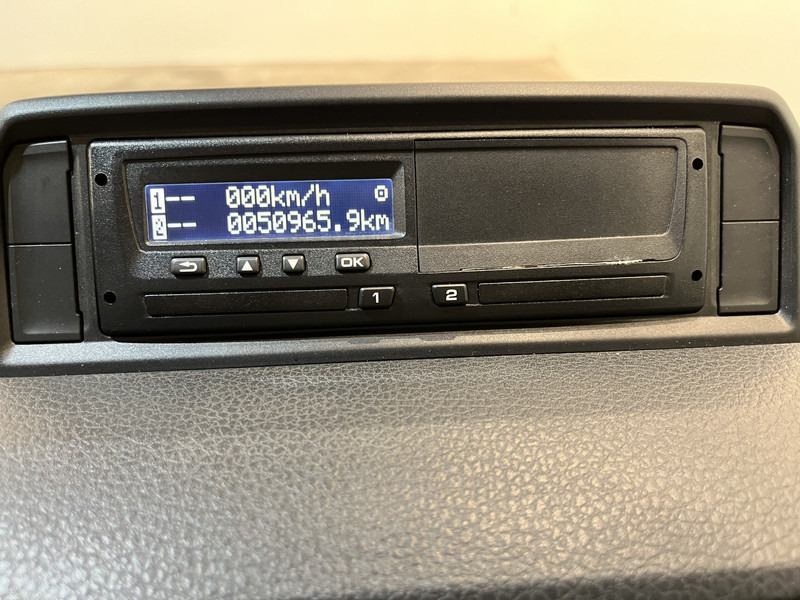 Volkswagen Crafter Crafter 50 TDI 180 PK Open Laadbak / Hiab Kraan / Euro 6 / Airco / Trekhaak 3500 KG / Cruise Control / CarPlay / 51.000 KM !! C-Rijbewijs !! - Leasing Volkswagen Crafter Crafter 50 TDI 180 PK Open Laadbak / Hiab Kraan / Euro 6 / Airco / Trekhaak 3500 KG / Cruise Control / CarPlay / 51.000 KM !! C-Rijbewijs !!: das Bild 8