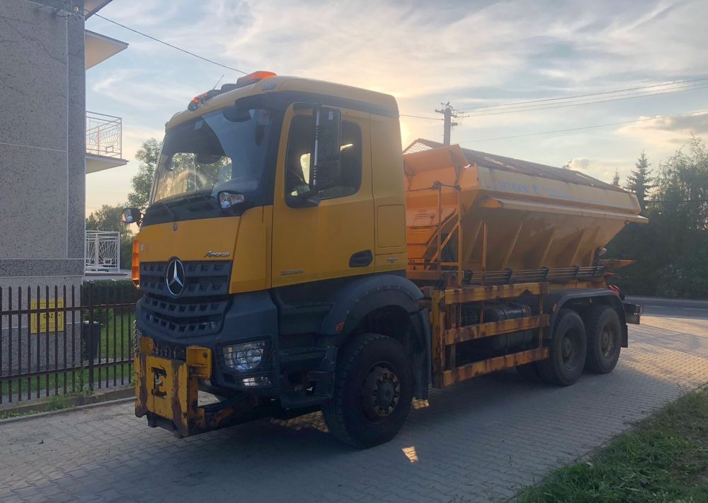 Schneeräumfahrzeug Mercedes-Benz Arocs 3333 6x6 piaskarka solarka econ pług schmidt: das Bild 14