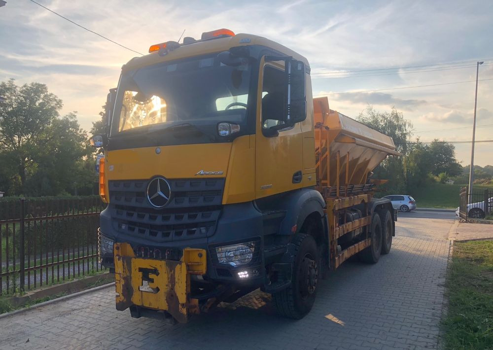 Schneeräumfahrzeug Mercedes-Benz Arocs 3333 6x6 piaskarka solarka econ pług schmidt: das Bild 18