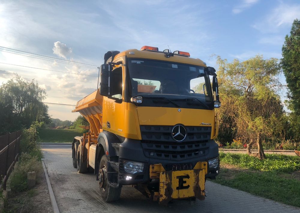 Schneeräumfahrzeug Mercedes-Benz Arocs 3333 6x6 piaskarka solarka econ pług schmidt: das Bild 13