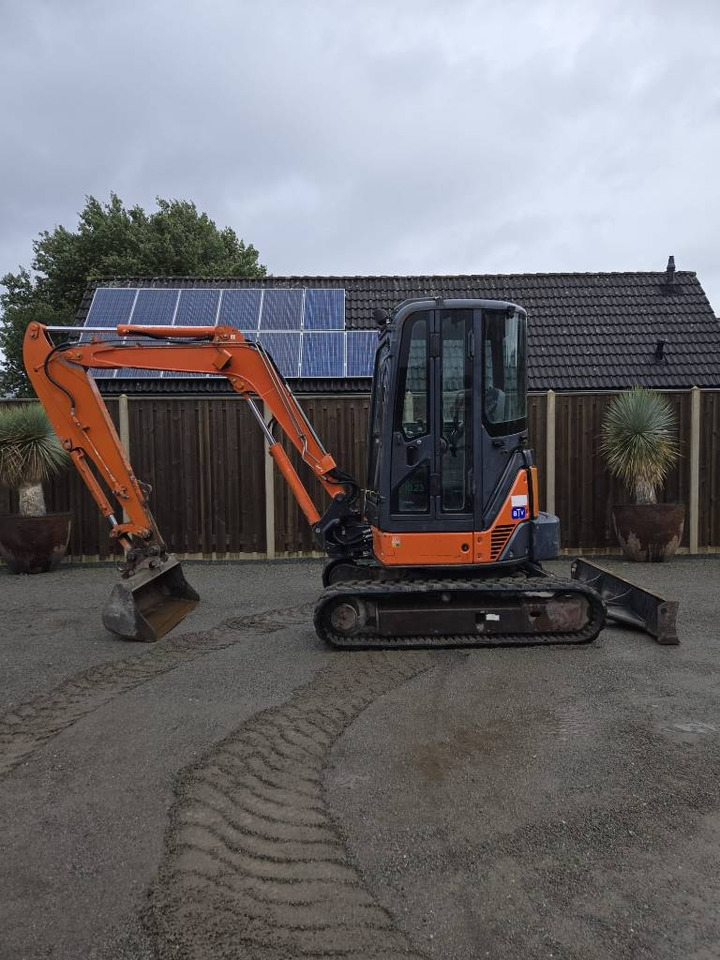 Hitachi ZX 35 U-2 - Minibagger: das Bild 1 Hitachi ZX 35 U-2 - Minibagger: das Bild 1