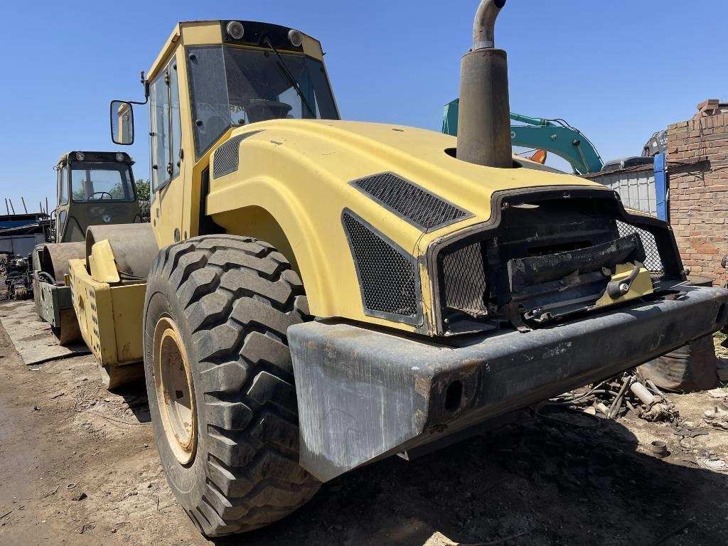 Bomag 226-4 - Walzenzug: das Bild 1 Bomag 226-4 - Walzenzug: das Bild 1
