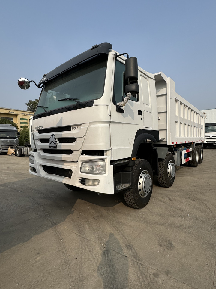 HOWO 8x4 - Muldenkipper/ Dumper: das Bild 1 HOWO 8x4 - Muldenkipper/ Dumper: das Bild 1