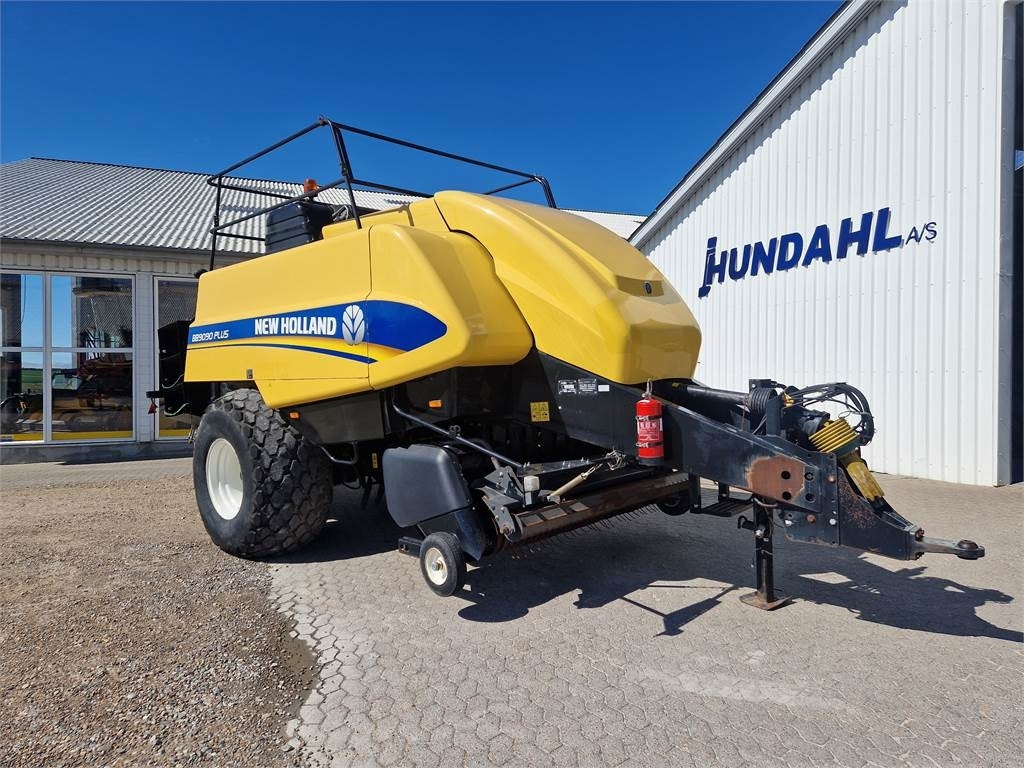 Packenpresse New Holland BB9090 + POMI VOGN: das Bild 1