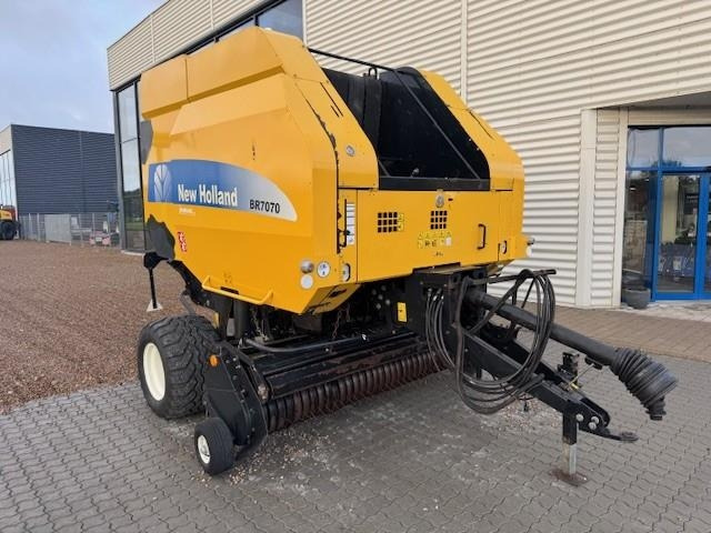 New Holland BR7070 - Rundballenpresse: das Bild 2 New Holland BR7070 - Rundballenpresse: das Bild 2