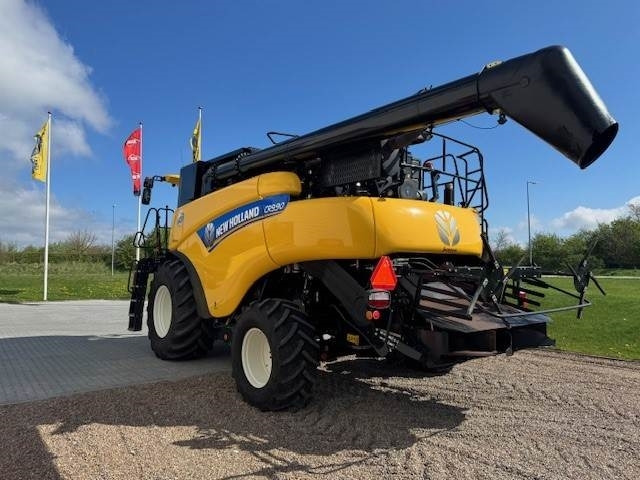 New Holland CR9.90 TIER4 - Mähdrescher: das Bild 4 New Holland CR9.90 TIER4 - Mähdrescher: das Bild 4