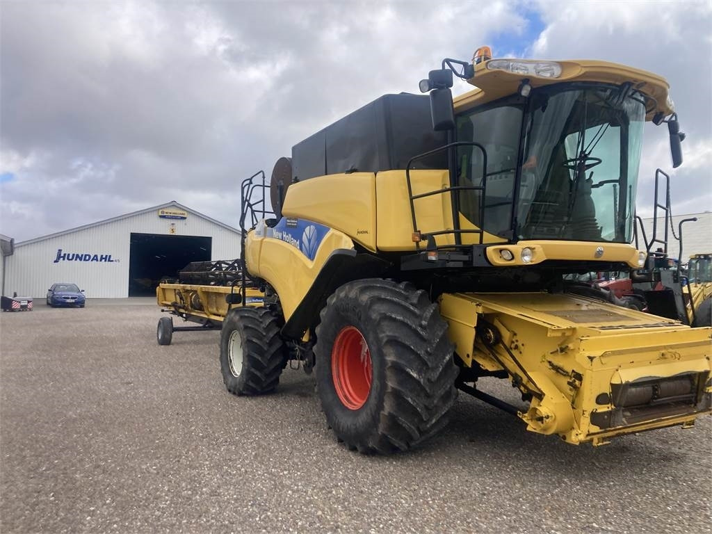 New Holland CR980SLH - Mähdrescher: das Bild 1 New Holland CR980SLH - Mähdrescher: das Bild 1