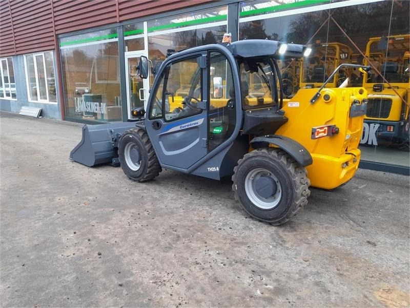 - - - EUROTRAC TH25.6 FABRIKS NY - Teleskoplader: das Bild 3 - - - EUROTRAC TH25.6 FABRIKS NY - Teleskoplader: das Bild 3