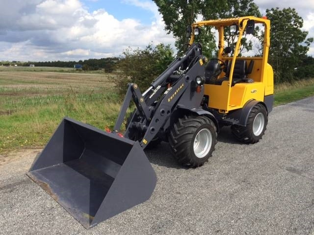 Eurotrac W12 - Hoflader: das Bild 2 Eurotrac W12 - Hoflader: das Bild 2