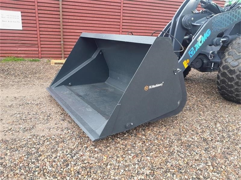 - - - FK MASCHINERY - Ladeschaufel: das Bild 1 - - - FK MASCHINERY - Ladeschaufel: das Bild 1