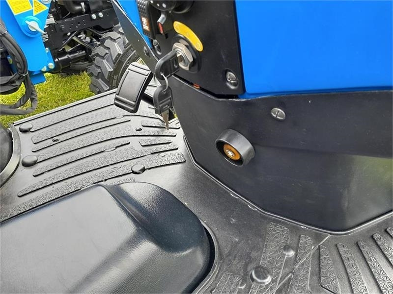 Kommunaltraktor Solis 26 hst frontlift: das Bild 9