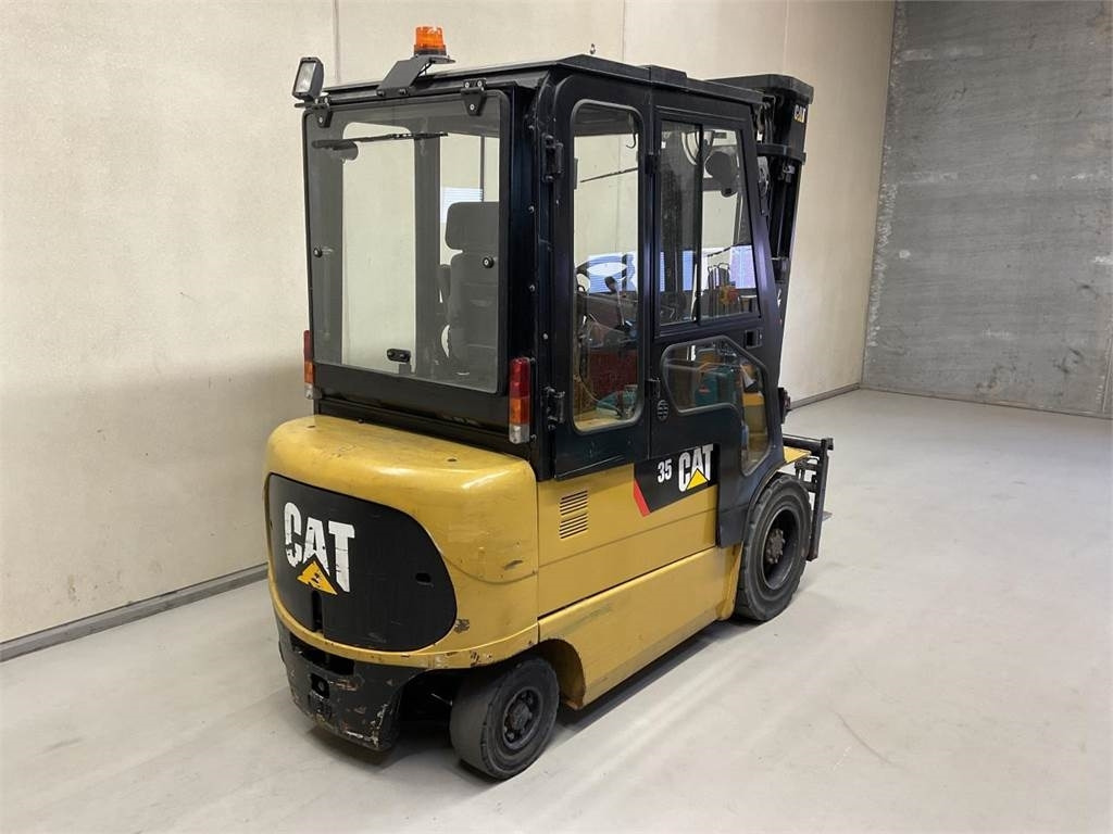 CAT EP35K-PAC - Elektrostapler: das Bild 2 CAT EP35K-PAC - Elektrostapler: das Bild 2