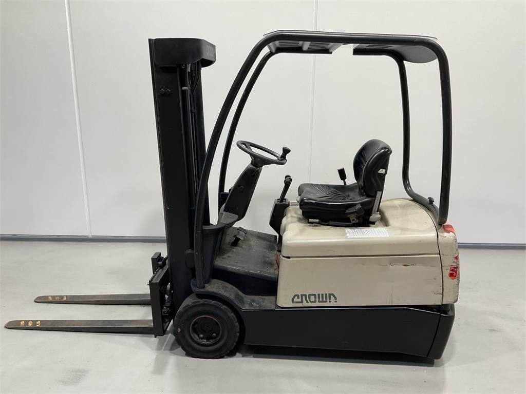 Crown SC3016-1,6 - Elektrostapler: das Bild 3 Crown SC3016-1,6 - Elektrostapler: das Bild 3