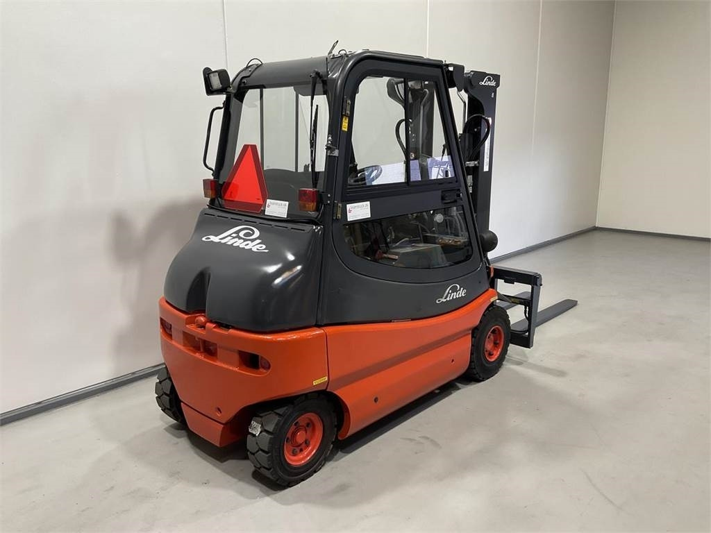 Linde E25P - 02 - Elektrostapler: das Bild 2 Linde E25P - 02 - Elektrostapler: das Bild 2