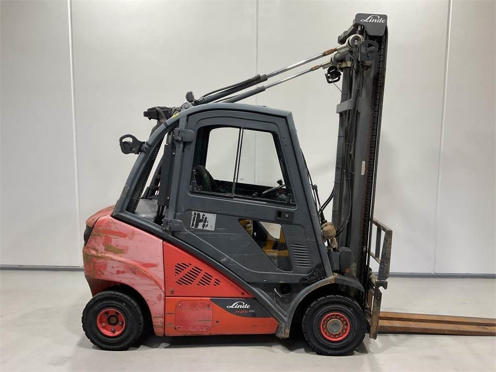 Dieselstapler Linde H25D-02: das Bild 1