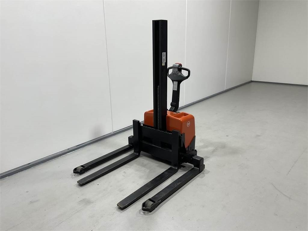 Toyota HWE100 - Hochhubwagen: das Bild 4 Toyota HWE100 - Hochhubwagen: das Bild 4