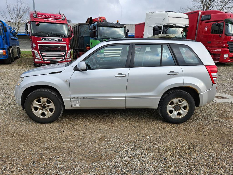 Suzuki Grand Vitara 2,0 GLX aut. Van 5d - Koffer Transporter: das Bild 2 Suzuki Grand Vitara 2,0 GLX aut. Van 5d - Koffer Transporter: das Bild 2