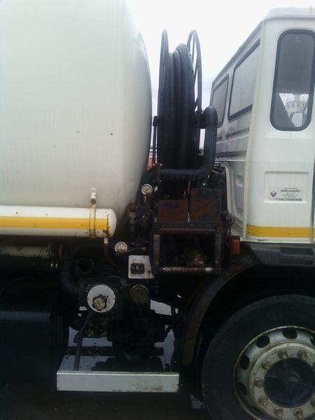 Renault MIDLINER 210 - Tankwagen: das Bild 3 Renault MIDLINER 210 - Tankwagen: das Bild 3