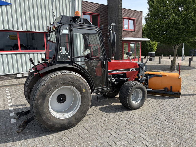 Case IH 2130 - Traktor: das Bild 3 Case IH 2130 - Traktor: das Bild 3