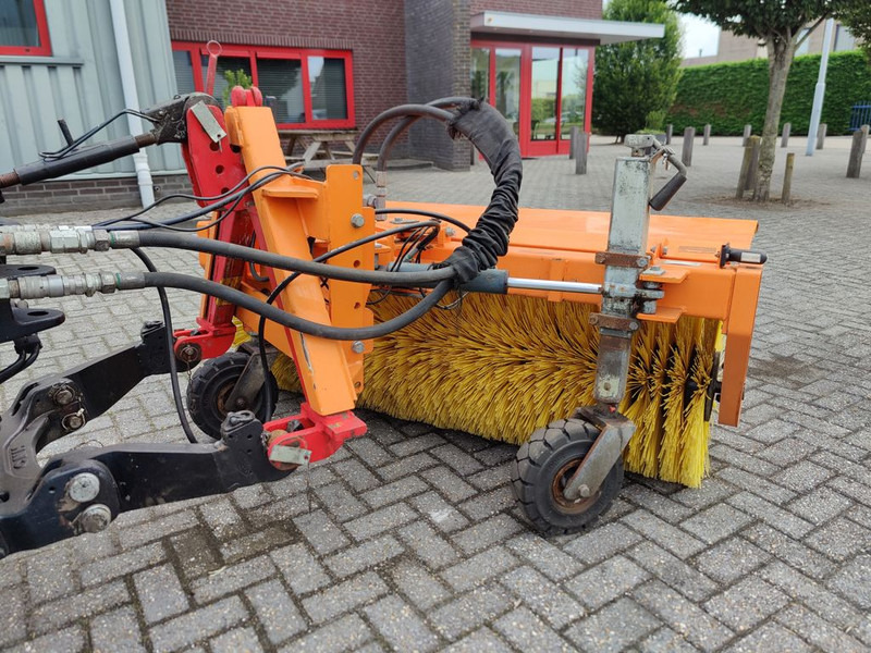 Nesbo HF1600S Veegmachine - Kehrbesen für Kommunal-/ Sonderfahrzeug: das Bild 3 Nesbo HF1600S Veegmachine - Kehrbesen für Kommunal-/ Sonderfahrzeug: das Bild 3