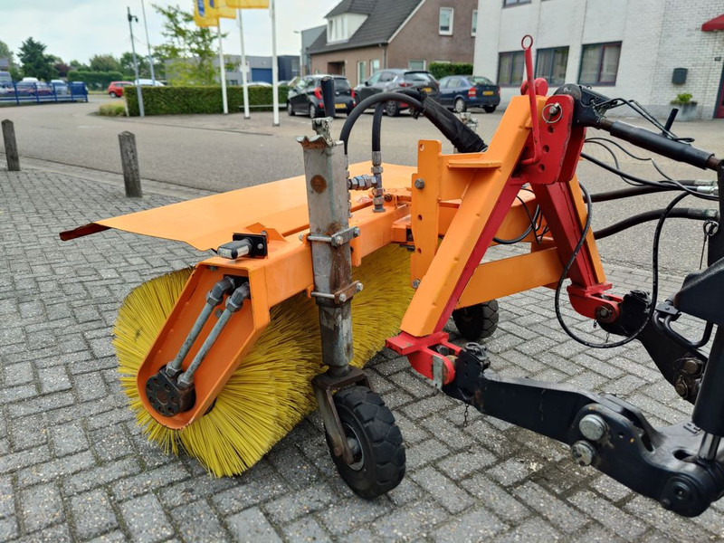 Nesbo HF1600S Veegmachine - Kehrbesen für Kommunal-/ Sonderfahrzeug: das Bild 2 Nesbo HF1600S Veegmachine - Kehrbesen für Kommunal-/ Sonderfahrzeug: das Bild 2