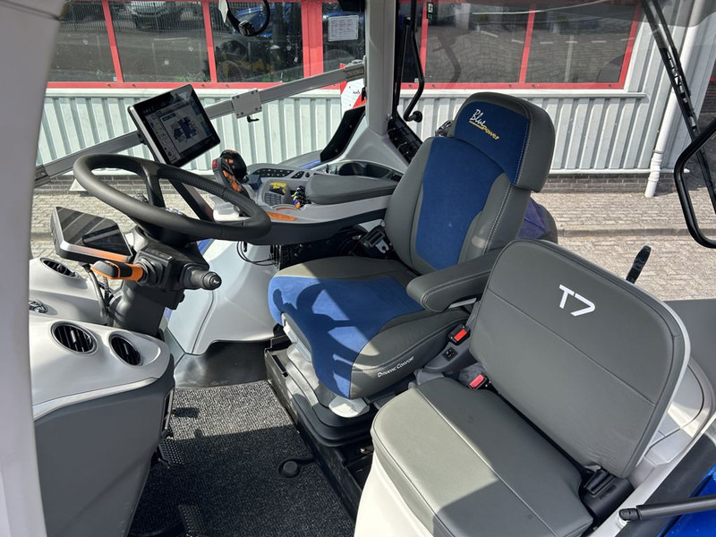 New Holland T7.300 AC New Gen Blue Power DEMO - Traktor: das Bild 5 New Holland T7.300 AC New Gen Blue Power DEMO - Traktor: das Bild 5