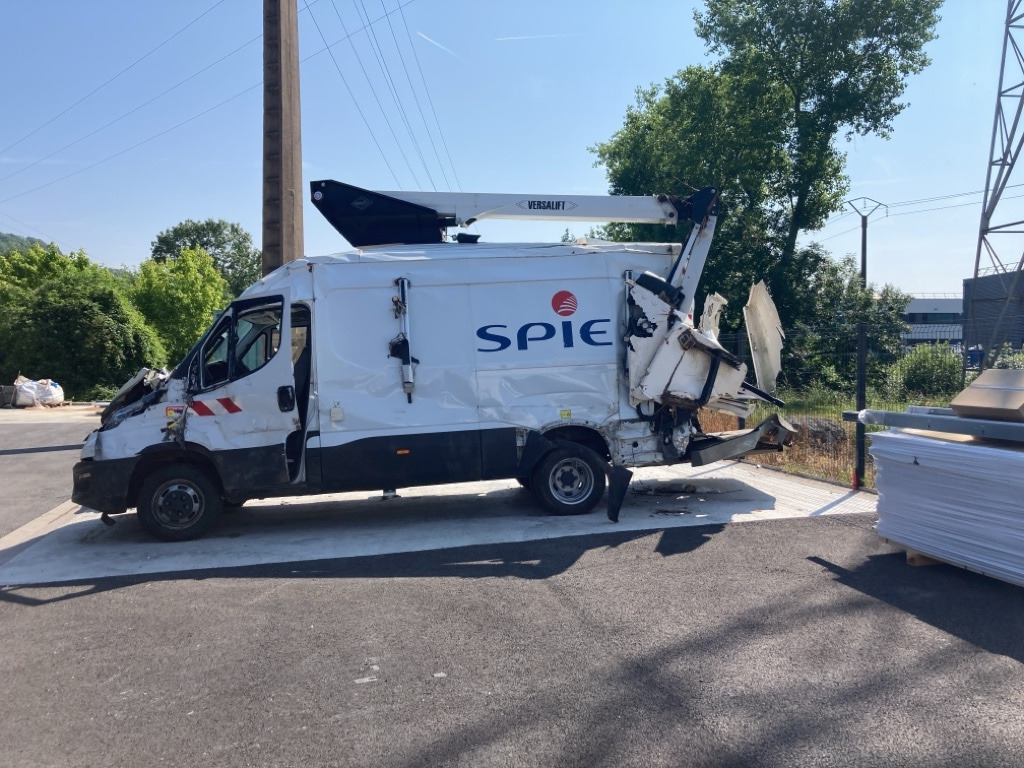 IVECO DAILY FOURGON 50C18 - LKW mit Arbeitsbühne: das Bild 3 IVECO DAILY FOURGON 50C18 - LKW mit Arbeitsbühne: das Bild 3