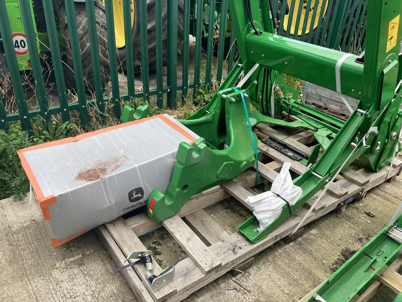 John Deere 643M Loader and Brackets - Anbauteil: das Bild 3 John Deere 643M Loader and Brackets - Anbauteil: das Bild 3