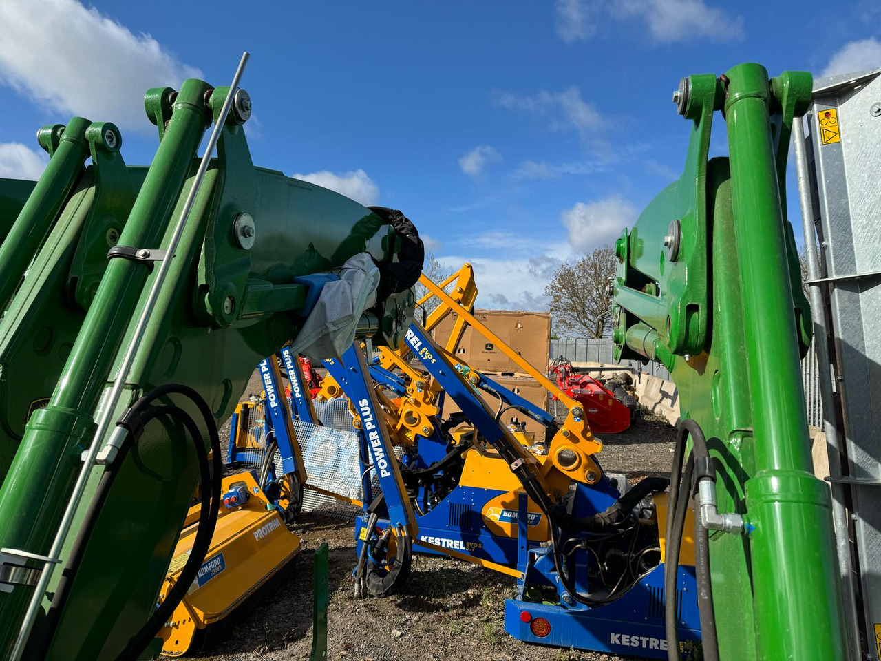 John Deere 643R Loader and brackets - Anbauteil: das Bild 2 John Deere 643R Loader and brackets - Anbauteil: das Bild 2