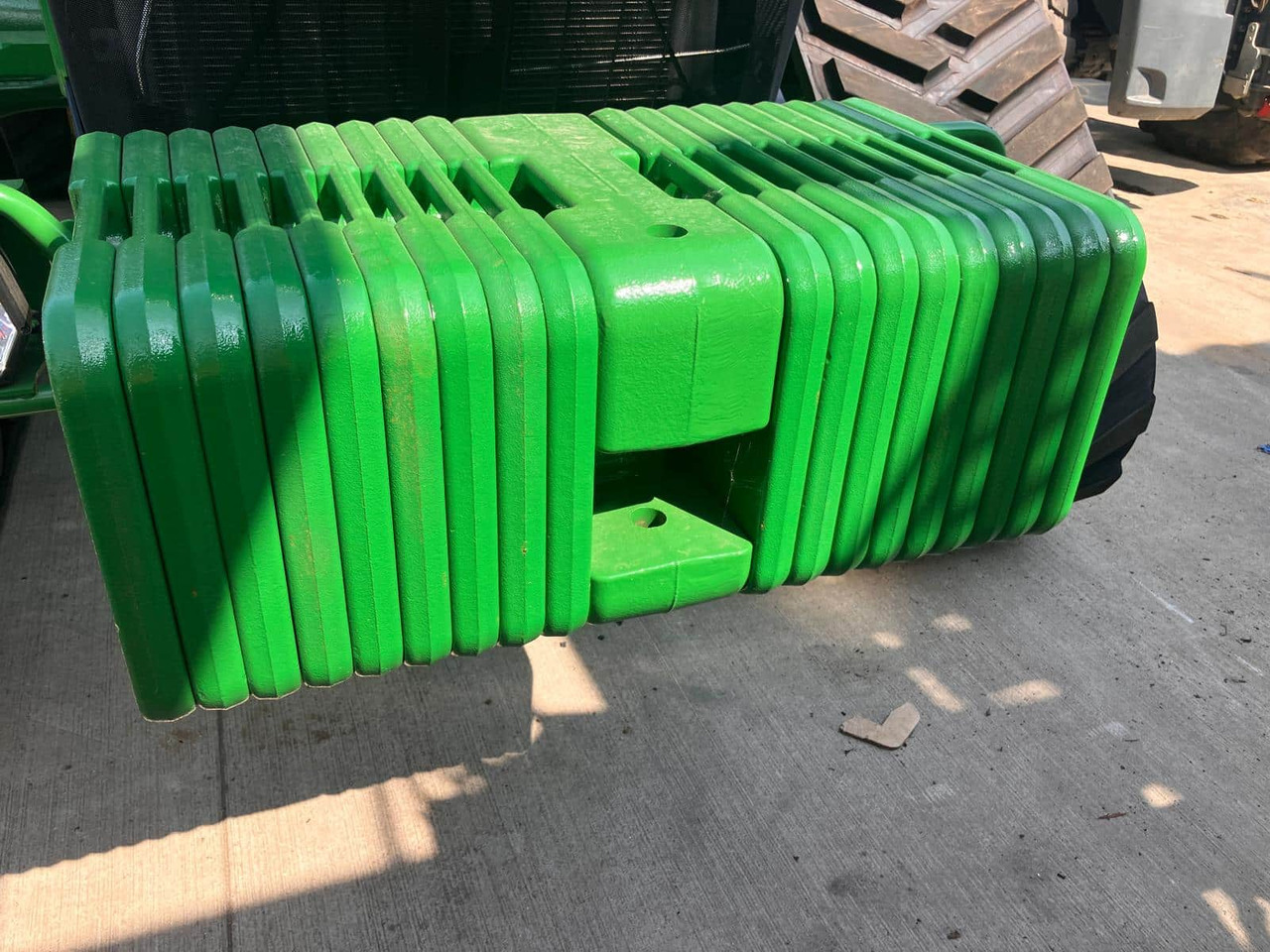 John Deere 8RX Starter & Suitcase Weights - Anbauteil: das Bild 1 John Deere 8RX Starter & Suitcase Weights - Anbauteil: das Bild 1