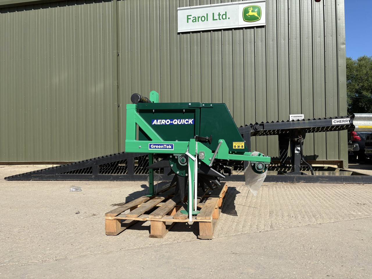 Greentek 5' Aero Quick Slitter - Kehrbesen: das Bild 1 Greentek 5' Aero Quick Slitter - Kehrbesen: das Bild 1