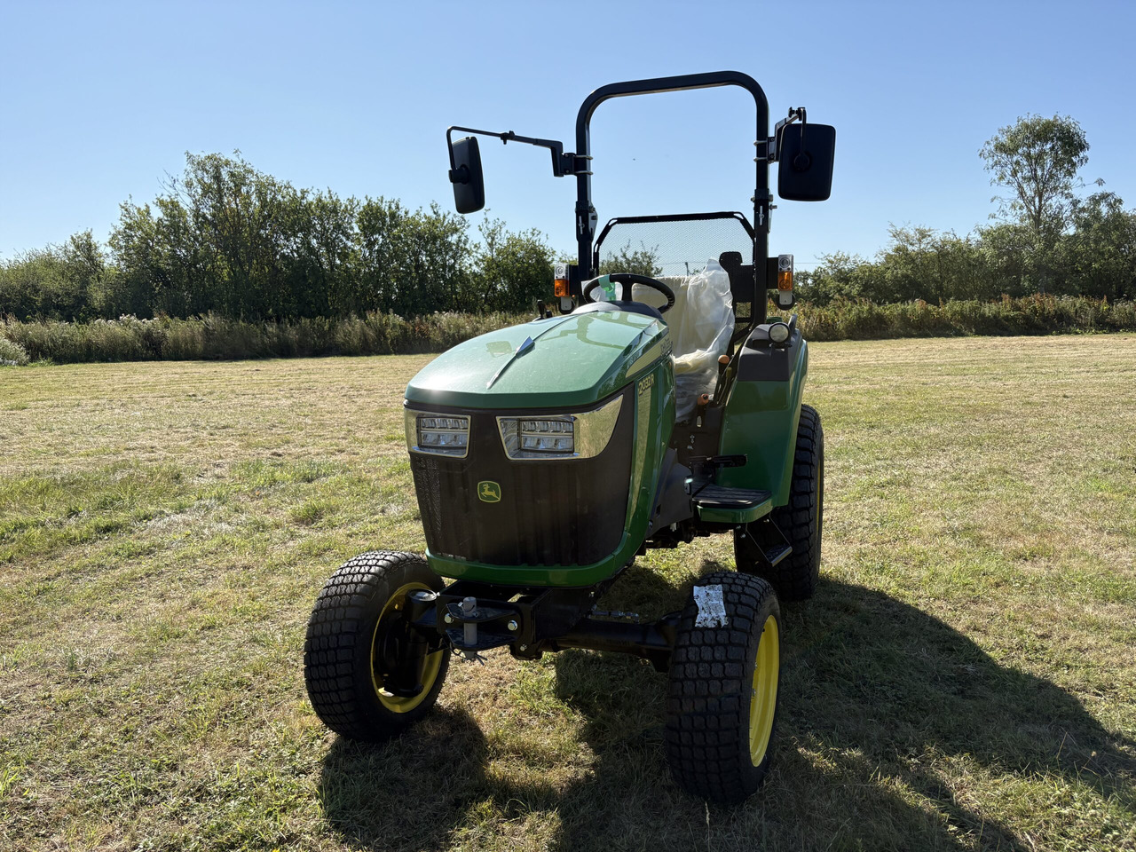 John Deere 2032R Compact Tractor - Kleintraktor: das Bild 2 John Deere 2032R Compact Tractor - Kleintraktor: das Bild 2