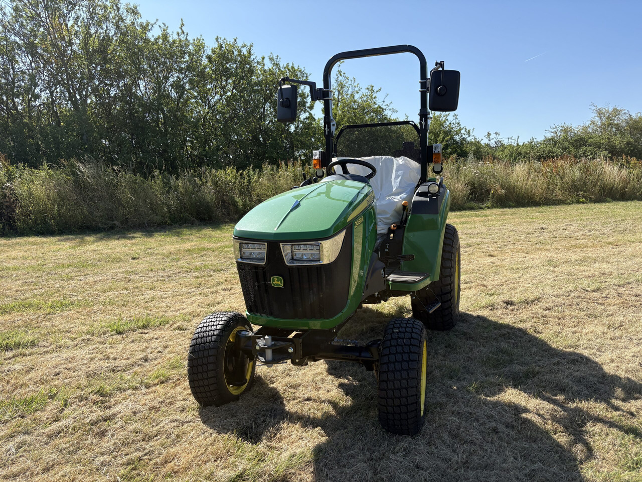 John Deere 2038R Compact Tractor - Kleintraktor: das Bild 3 John Deere 2038R Compact Tractor - Kleintraktor: das Bild 3