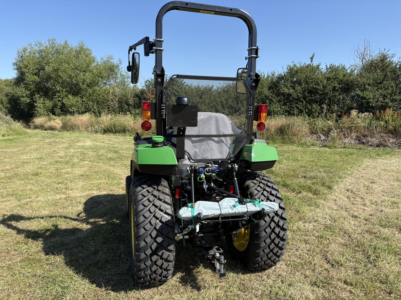 John Deere 2038R Compact Tractor - Kleintraktor: das Bild 3 John Deere 2038R Compact Tractor - Kleintraktor: das Bild 3