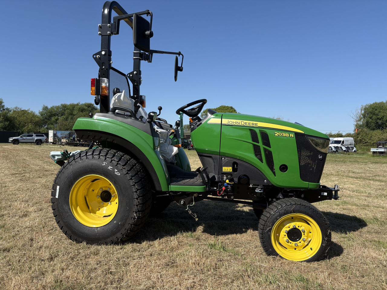 John Deere 2038R Compact Tractor - Kleintraktor: das Bild 2 John Deere 2038R Compact Tractor - Kleintraktor: das Bild 2