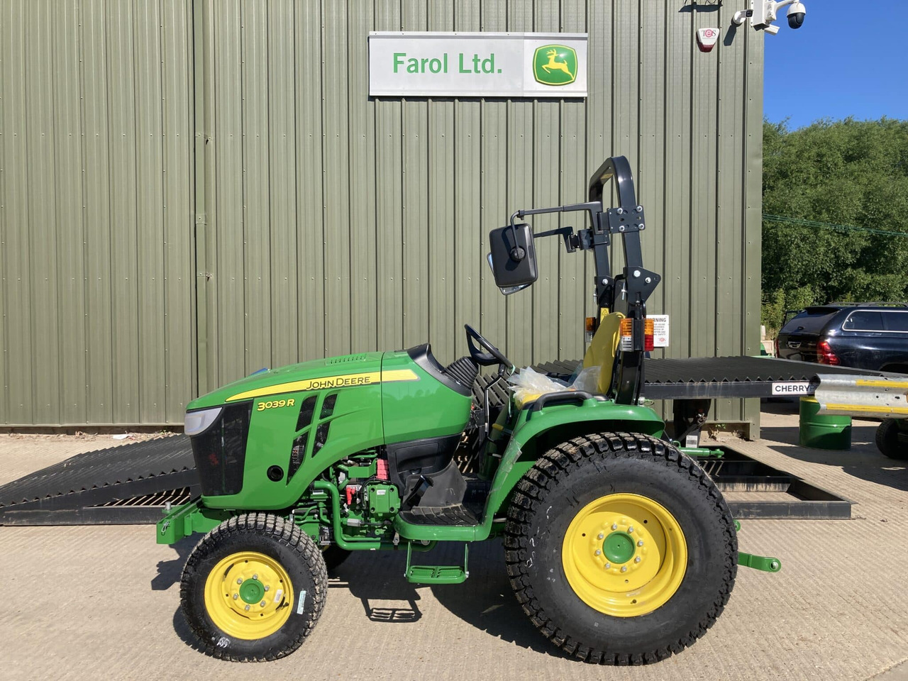 John Deere 3039R compact tractor - Kleintraktor: das Bild 2 John Deere 3039R compact tractor - Kleintraktor: das Bild 2