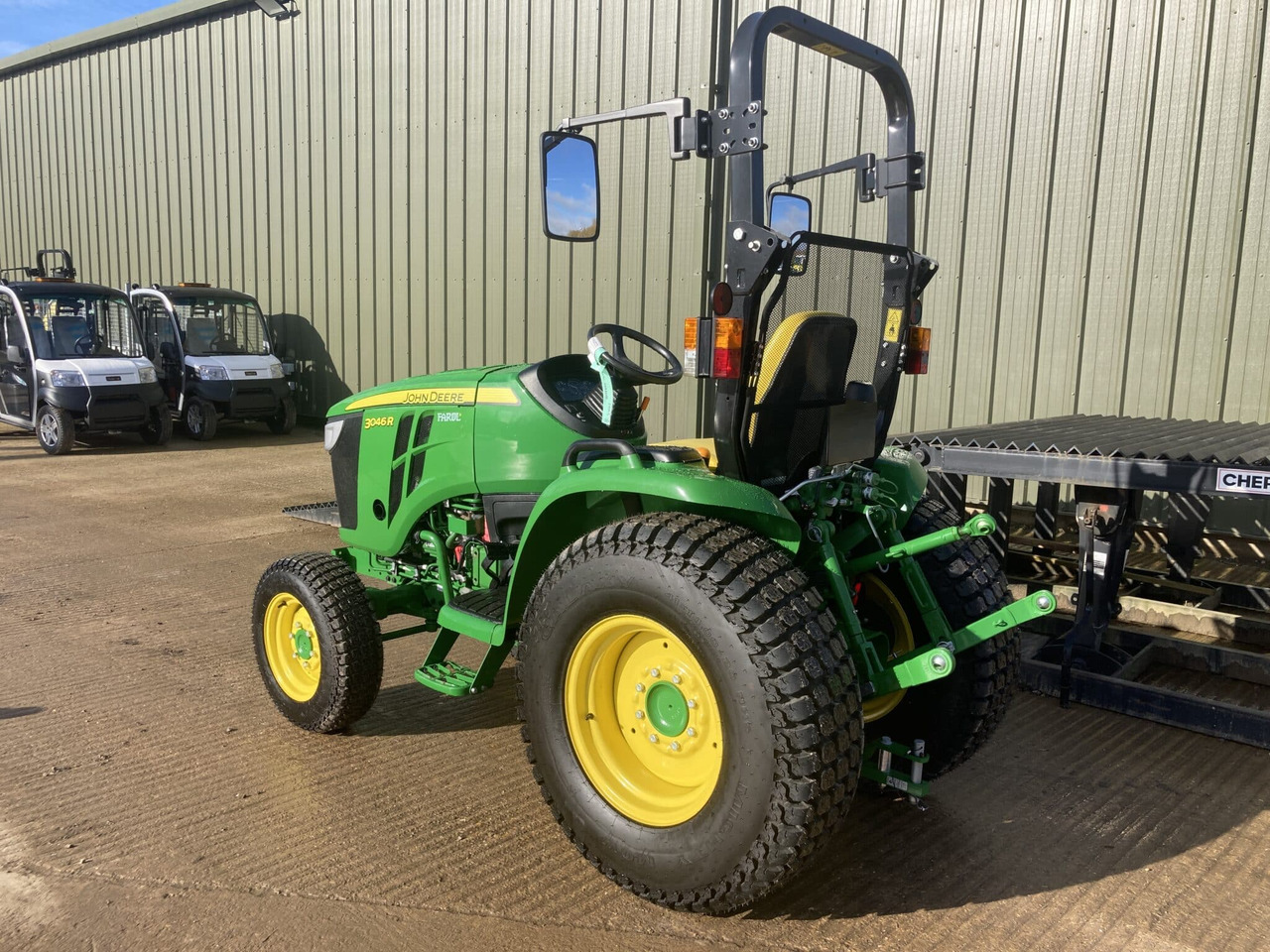 John Deere 3046R compact tractor - Kleintraktor: das Bild 3 John Deere 3046R compact tractor - Kleintraktor: das Bild 3