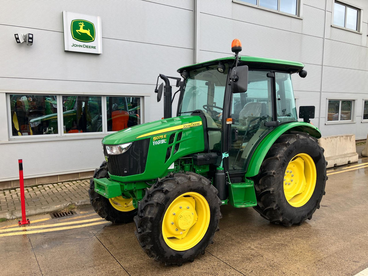 John Deere 5075E - Traktor: das Bild 1 John Deere 5075E - Traktor: das Bild 1